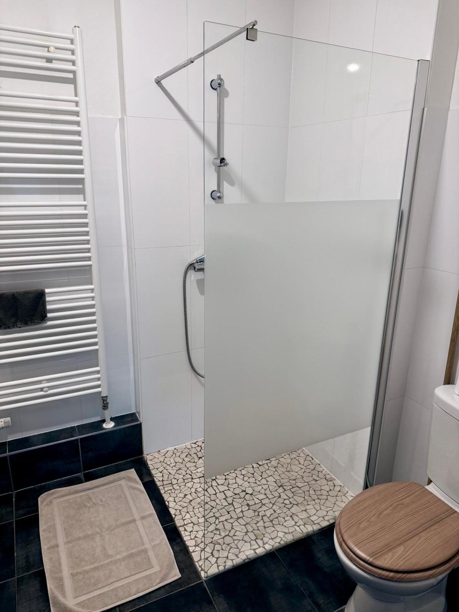 Le T2 Appartement Moderne Avec Terrasse Et Parking Strasbourg Eksteriør bilde